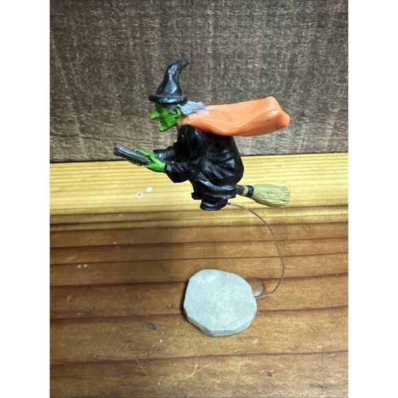 LEMAX Spooky Town Halloween Accessory Flying Witch - Picture 1 of 3